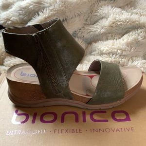 Bionica Palotina Army Green Sandals